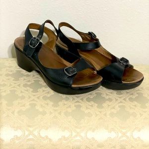 Dansko sandals size 8 (38). Black leather